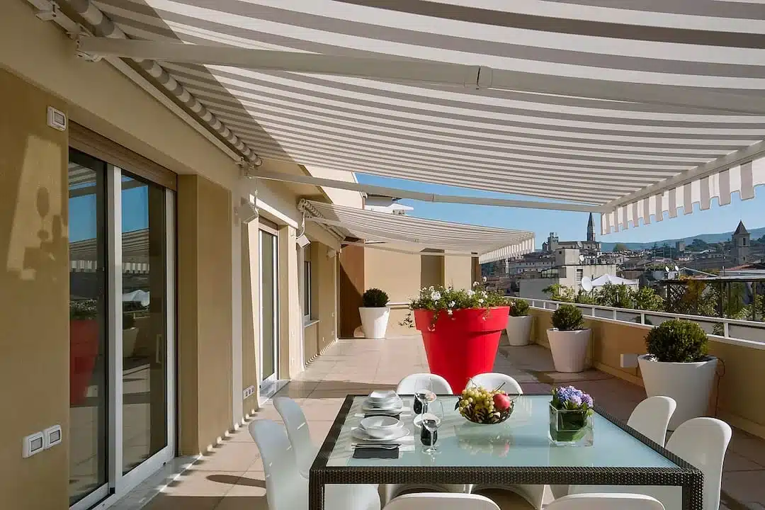 Entretien et durabilité des stores bannes